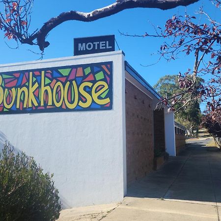קומה Bunkhouse Motel מראה חיצוני תמונה