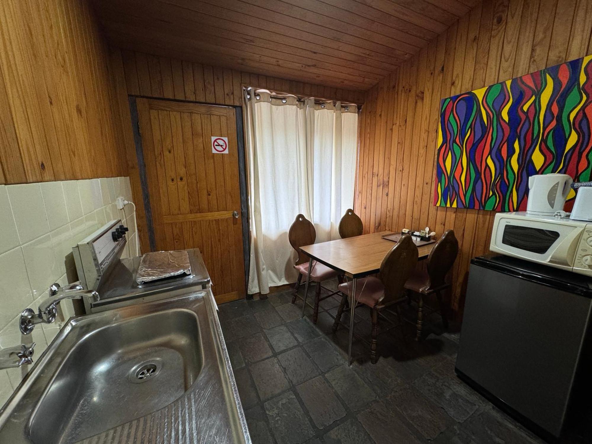 קומה Bunkhouse Motel מראה חיצוני תמונה