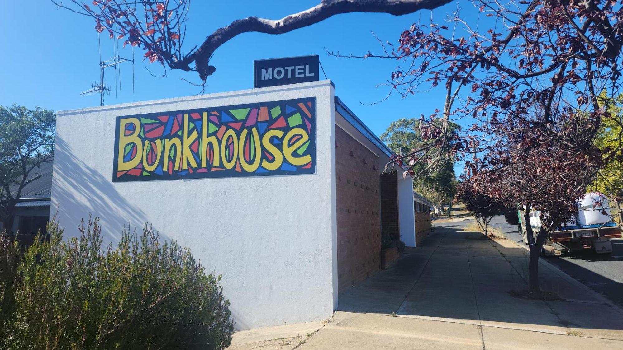 קומה Bunkhouse Motel מראה חיצוני תמונה