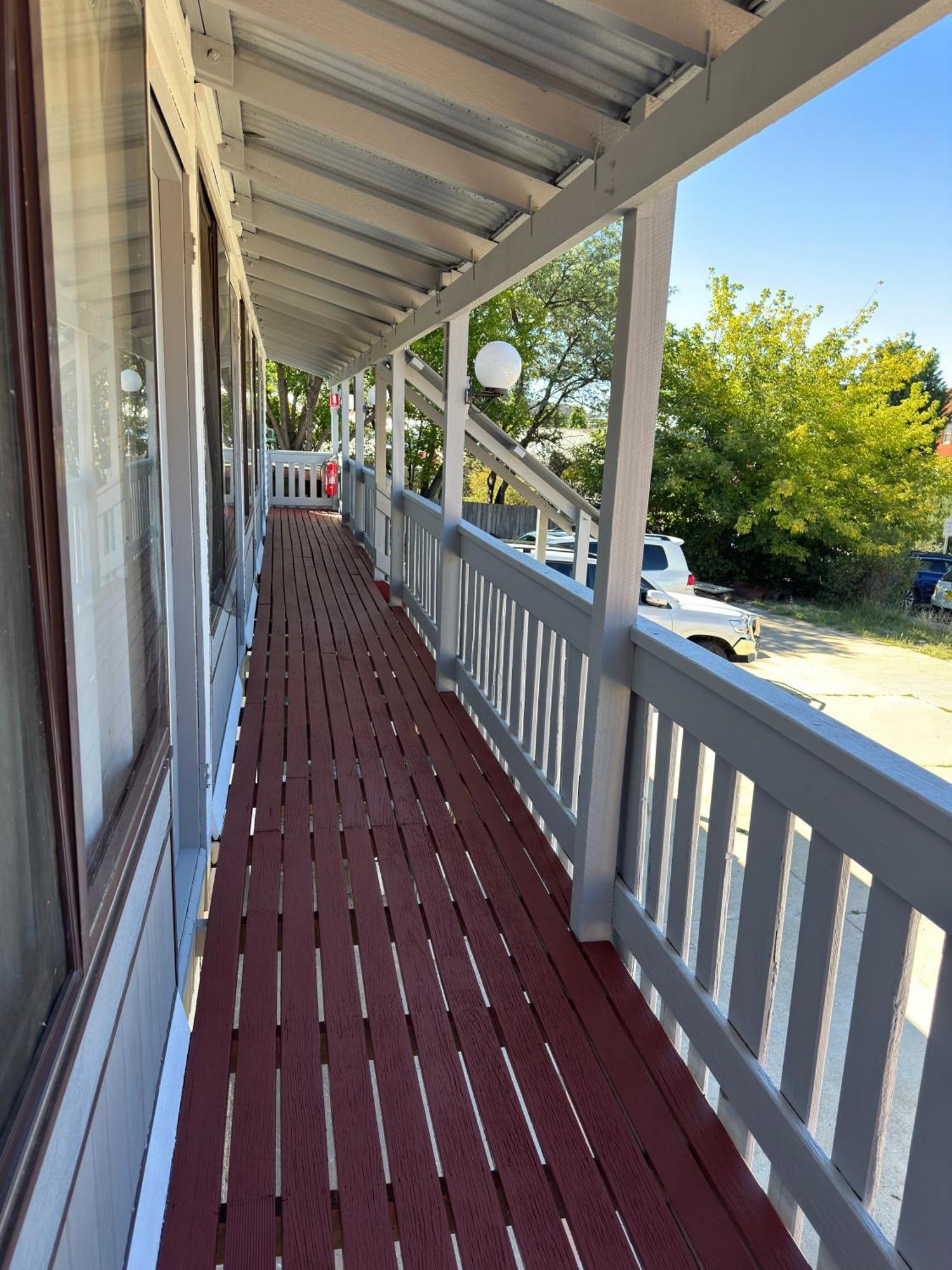 קומה Bunkhouse Motel מראה חיצוני תמונה
